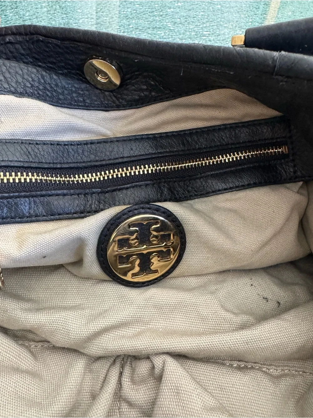 Tory Burch Black Leather Shoulder handbag with Gold Logo